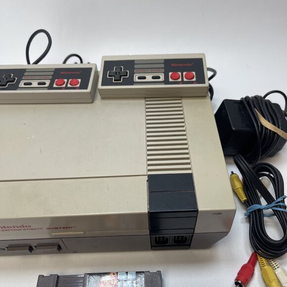 Nintendo Entertainment System NES Console Cables + Controllers + Game Tested - Picture 3 of 12